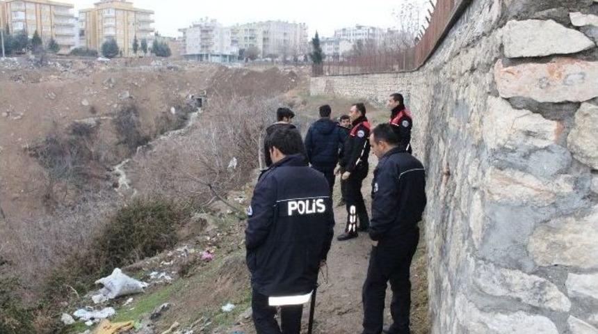 Ş&uuml;pheli Şahıslar Polisi Harekete Ge&ccedil;irdi