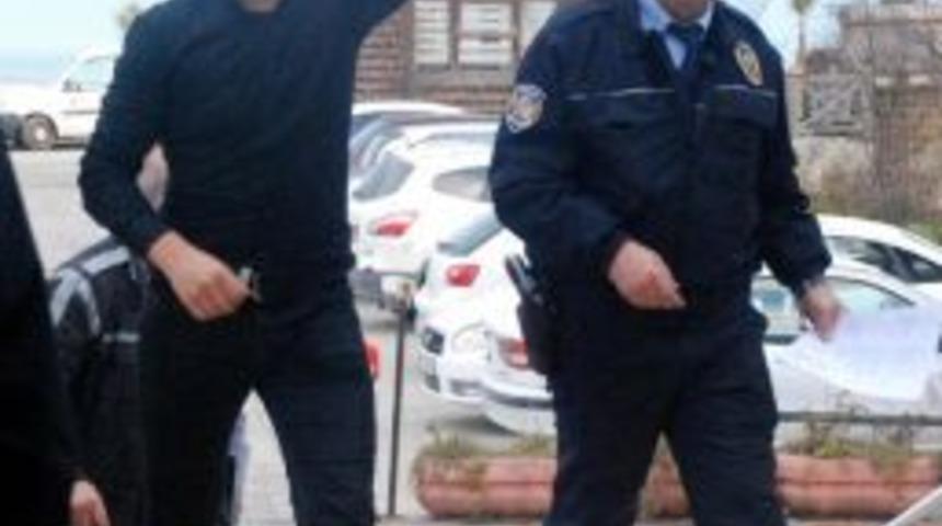 D&uuml;zce'de 2 Gen&ccedil;, 'cumhurbaşkanına Hakaret'ten Tutuklandı