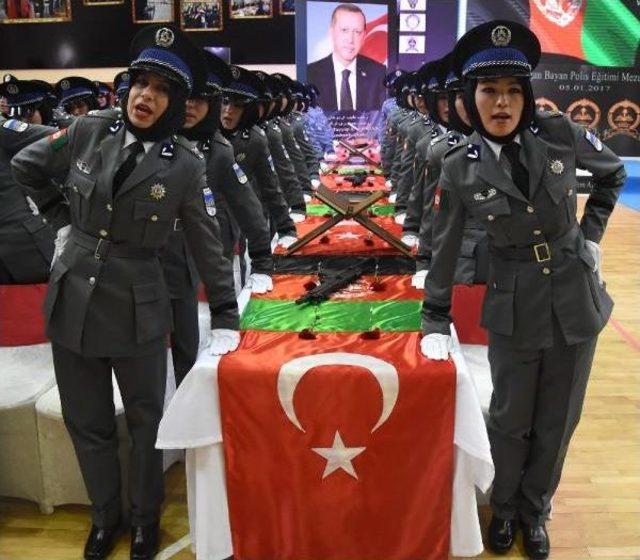 Afgan Kadın Polisler 'sivas'ın Yollarına' Türküsüyle Mezun Oldu