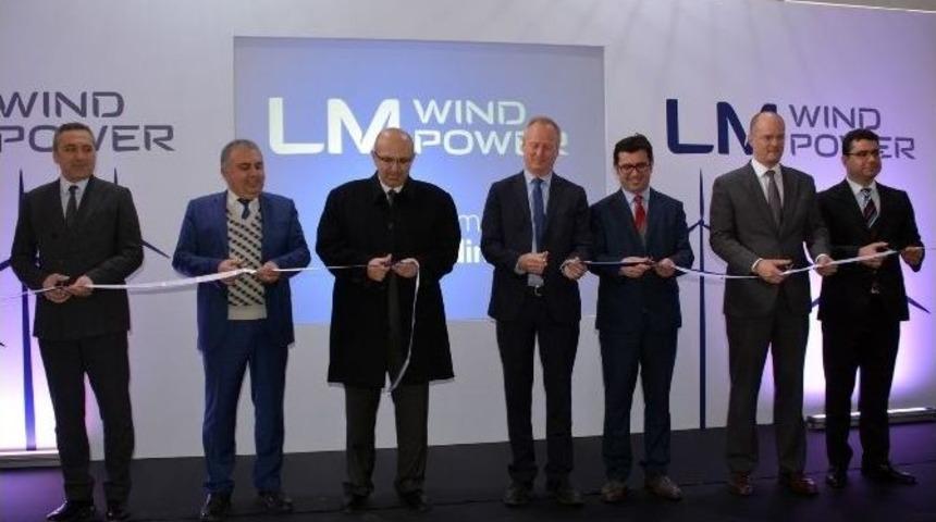 D&uuml;nya Devi &rsquo;lm Wind Power&rsquo; Bergama&rsquo;da Eğitim Merkezini A&ccedil;tı