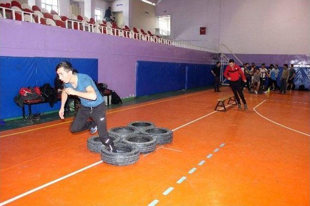 Gençler Polislik Sınavına Hazırlanıyor