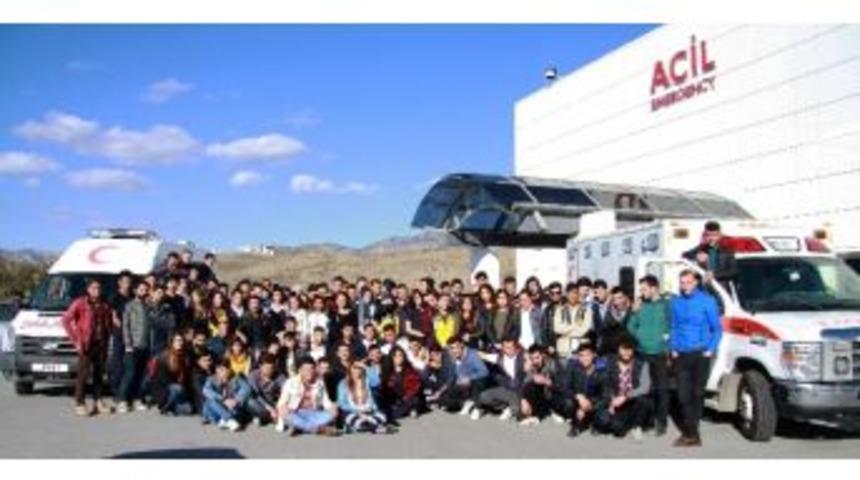 Yakın Doğu &Uuml;niversitesi Sokak Hayvanları İ&ccedil;in Sosyal Sorumluluk Projesi