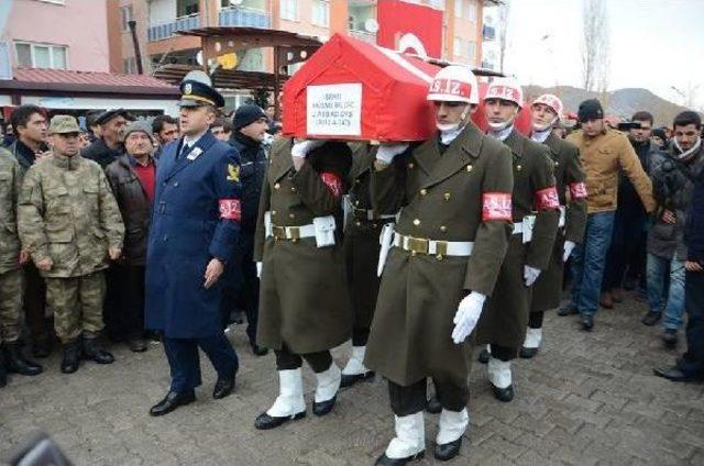 Fırat Kalkanı Şehidi Astsubay Bilgiç, Gözyaşlarıyla Son Yolculuğunu Uğurlandı