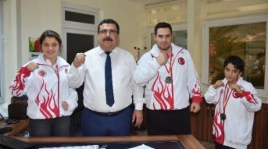 Muay Thai Sporcuları Erdoğan&rsquo;ı Ziyaret Etti