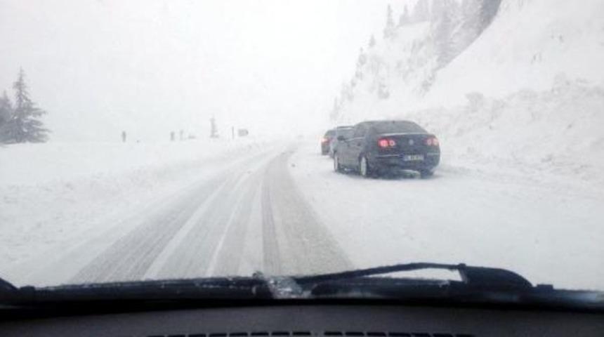 &nbsp;Kar, Akseki- Seydişehir Yolunda Ulaşımı Engelliyor