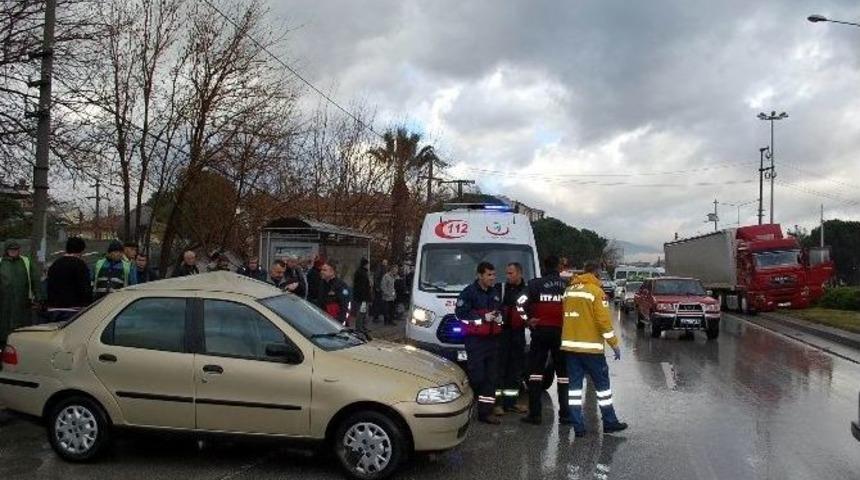 Tır Otomobile &Ccedil;arptı: 1 Yaralı