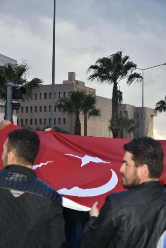 İzmir'de Adliyeye Pkk Saldırısı: 2 Şehit, 2 Terörist Ölü Ele Geçti (4) - Yeniden