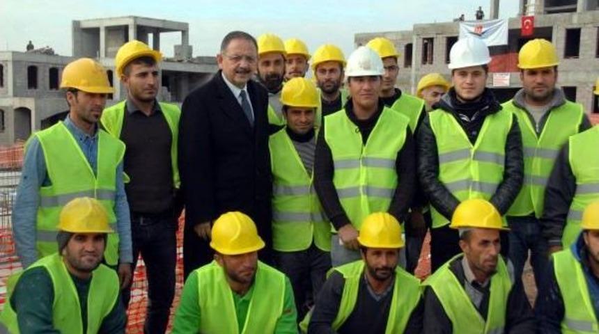Bakan &Ouml;zhaseki Cizre'de Toki Inşaatlarını Inceledi (2)