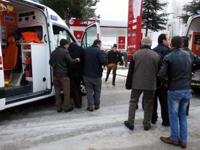 Askeri Araç Ile Minibüs Çarpıştı: 2 Şehit, 13 Yaralı (2) - Yeniden