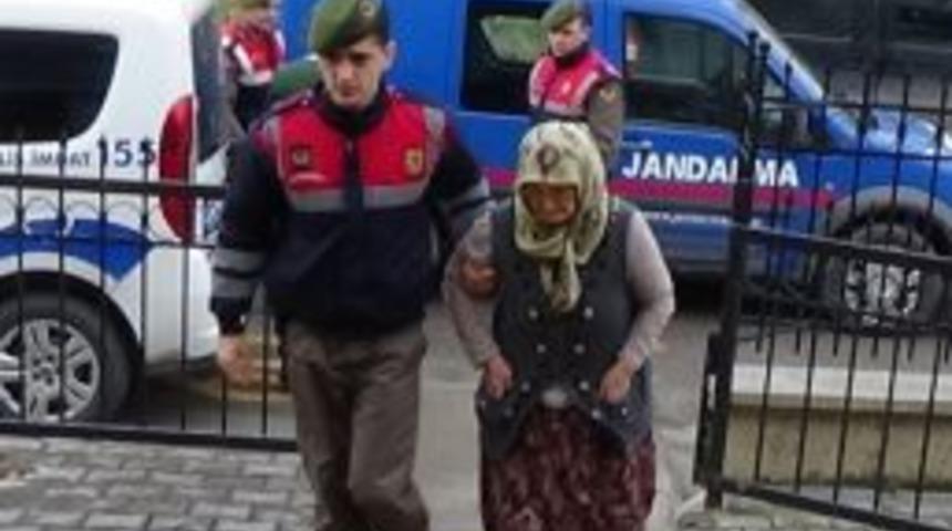 Komşusunu 3 Yerinden Bı&ccedil;aklayan Kadın Tutuklandı