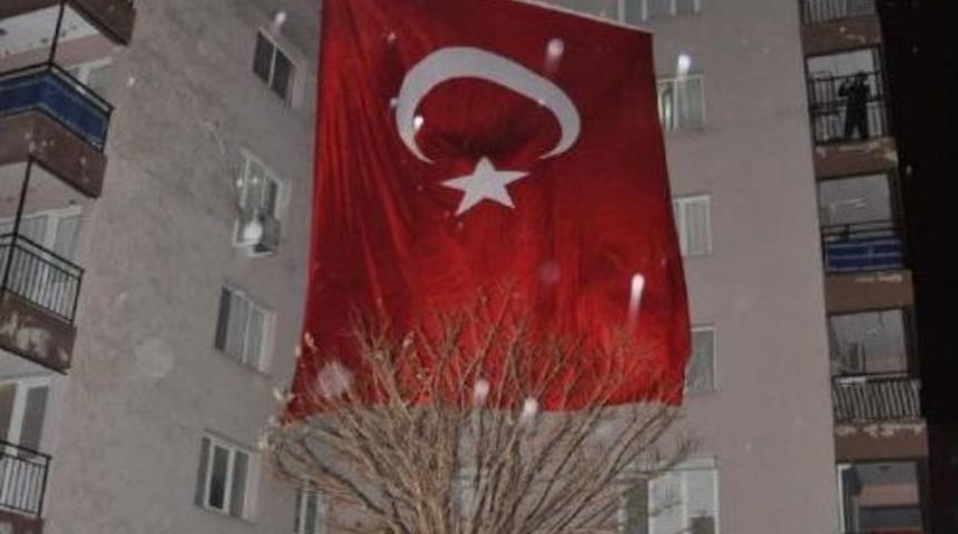 İzmir'de Adliyeye Pkk Saldırısı: 2 Şehit, 2 Ter&ouml;rist &Ouml;l&uuml; Ele Ge&ccedil;ti (9)