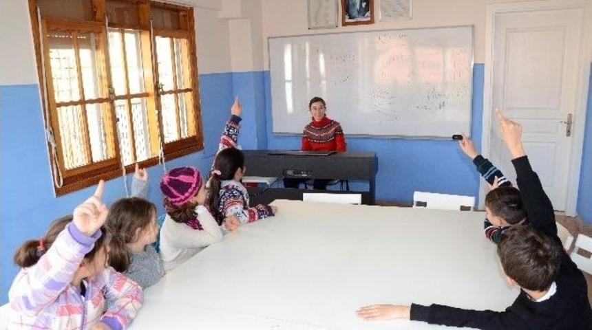 Ad&uuml; Kuşadası M&uuml;zik Ve Bale Ortaokulu Eğitime Başladı