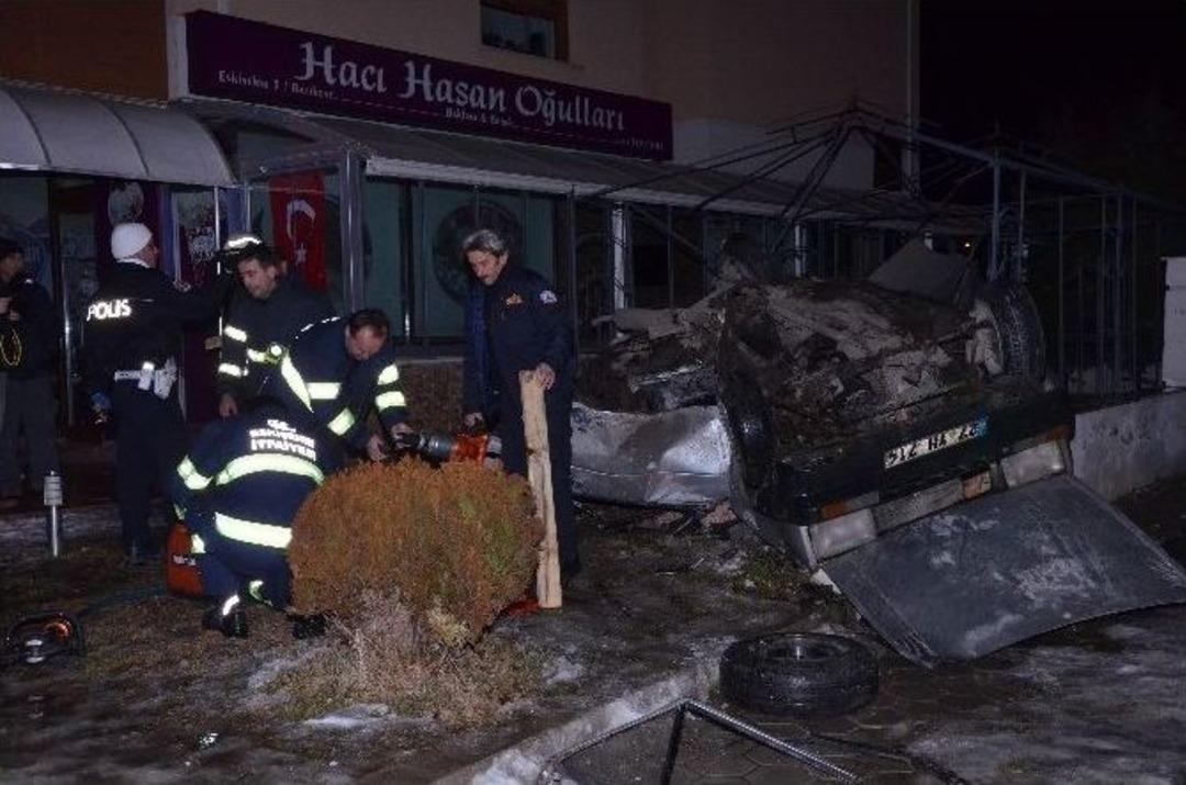 Eskişehir&rsquo;de Otomobil Takla Attı: 2 &Ouml;l&uuml;, 1 Yaralı