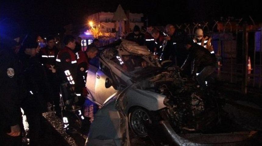 Adana&rsquo;da 4 Kişi Hurdaya D&ouml;nen Ara&ccedil;tan Sağ &Ccedil;ıktı