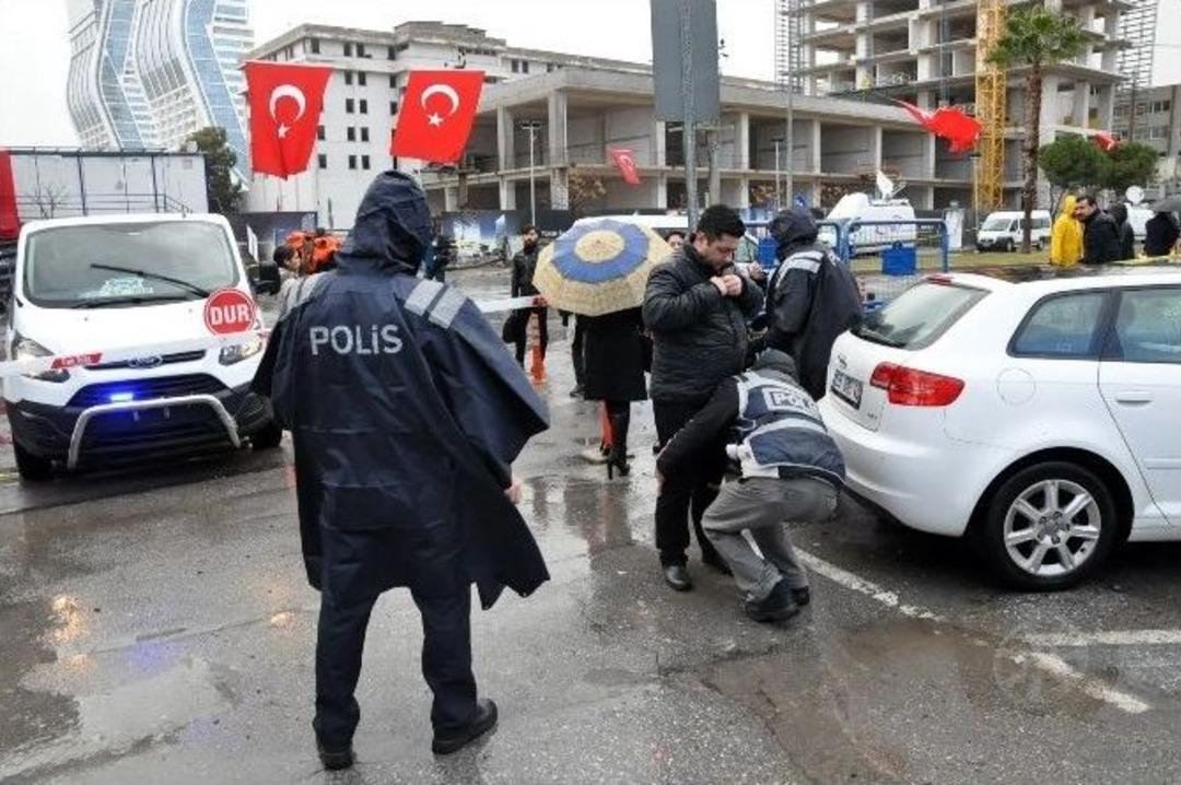 İzmir&rsquo;de Olay Yeri İncelendi