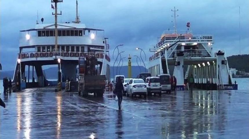 Çanakkale’de Feribot Seferlerine Fırtına Engeli