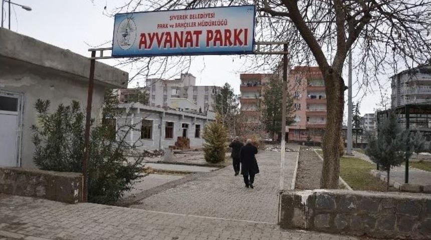 Siverek&rsquo;te Atıl Durumdaki Parklar Onarılıyor