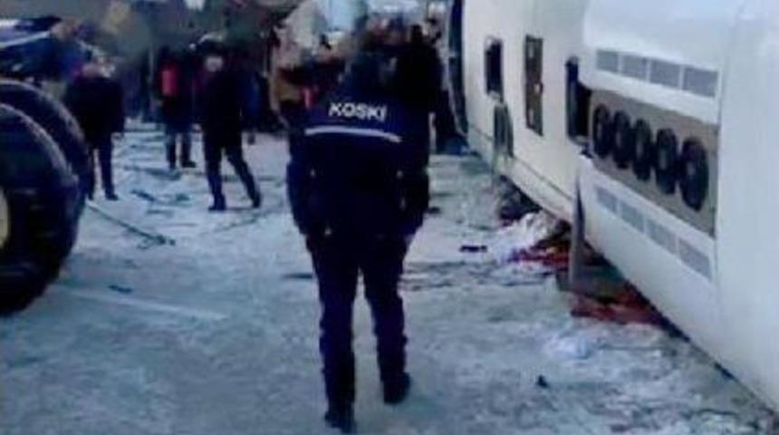 Cihanbeyli'de &Ouml;ğrenci Servisi Devrildi: 2 &Ouml;l&uuml;, 16 Yaralı (1)