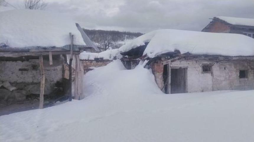 Asırlık &Ccedil;atılar Kara Dayanamadı