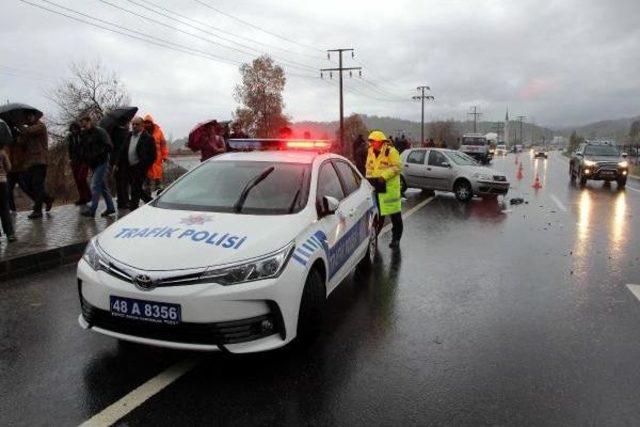 Kaza Tutanağı Tutan 2 Trafik Polisi Ve Vatandaşa Otomobil Çarptı