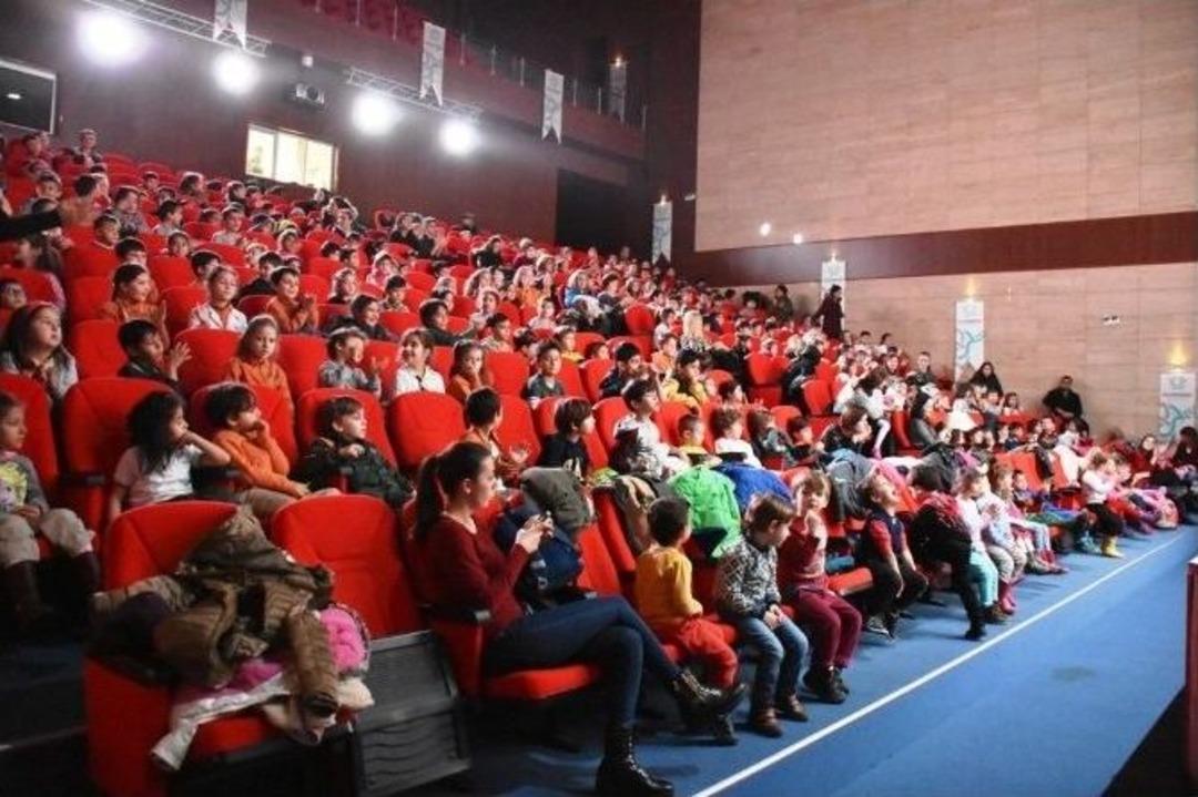 &Ccedil;ocukların Y&uuml;zleri Bremen Mızıkacıları İle G&uuml;ld&uuml;