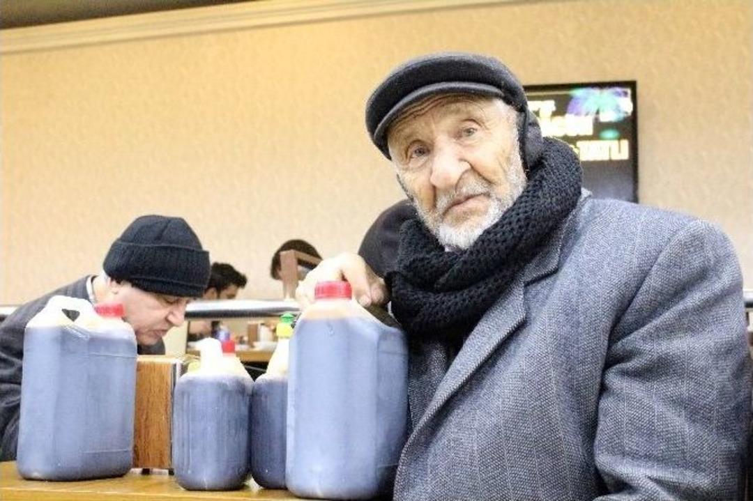 (&ouml;zel Haber) Hasta Eşine Bakabilmek İ&ccedil;in Sokak Sokak Gezip Pekmez Satıyor