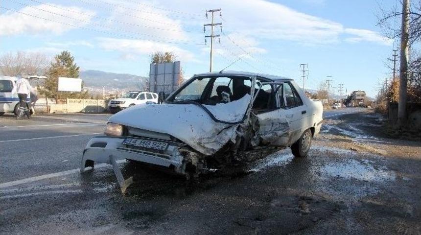 Bolu&rsquo;da Trafik Kazası: 2 Yaralı