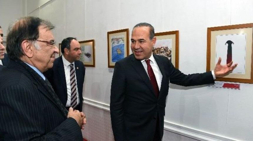 &Ouml;d&uuml;ll&uuml; Karikat&uuml;rler Adanalılarla Buluştu