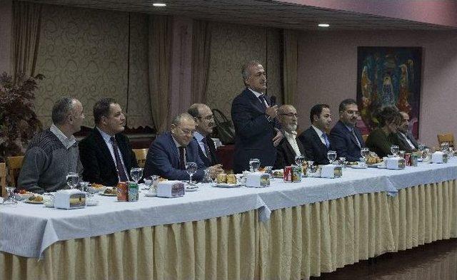 Rektör Çomaklı, Üniversite Eski Yöneticileriyle Bir Araya Geldi 2