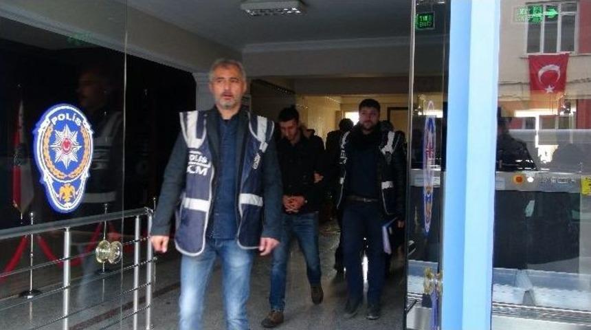 5 Kilo 200 Gram Kubar Esrarla Yakalanan 5 Ş&uuml;pheli Adliyeye Sevk Edildi