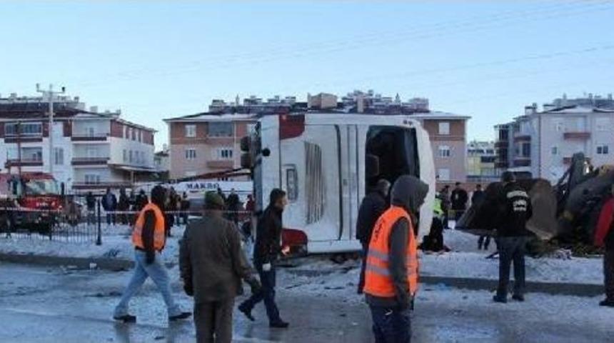 Cihanbeyli'de &Ouml;ğrenci Servisi Devrildi: 2 &Ouml;l&uuml;, 43 Yaralı (2)- Yeniden