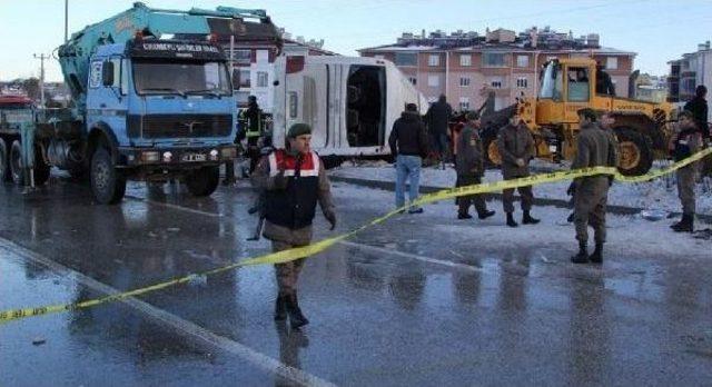 Cihanbeyli'de Öğrenci Servisi Devrildi: 2 Ölü, 43 Yaralı (2)- Yeniden