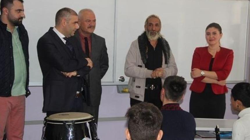 Şarkıcı Tarık Meng&uuml;&ccedil; Kırklareli&rsquo;nde &Ouml;ğrencilerle Buluştu