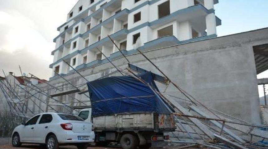 Bursa'da Lodos, Inşaat Iskelesini Yıktı