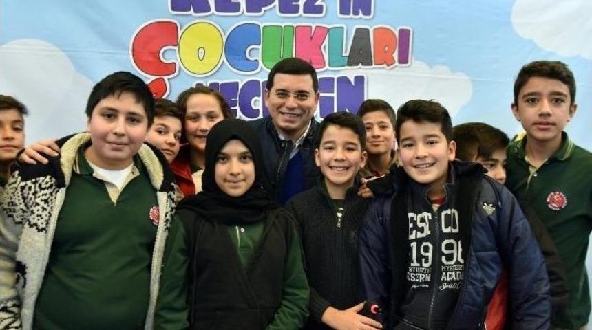 T&uuml;t&uuml;nc&uuml;, &Ouml;ğrencilerle Buluştu