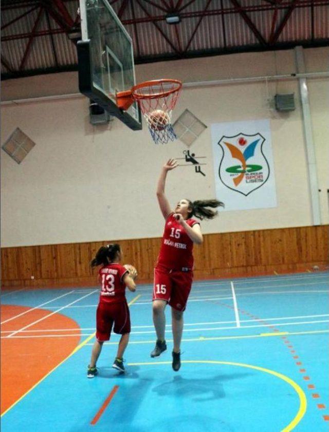 Basketbola Yıldız Yetiştiriyor