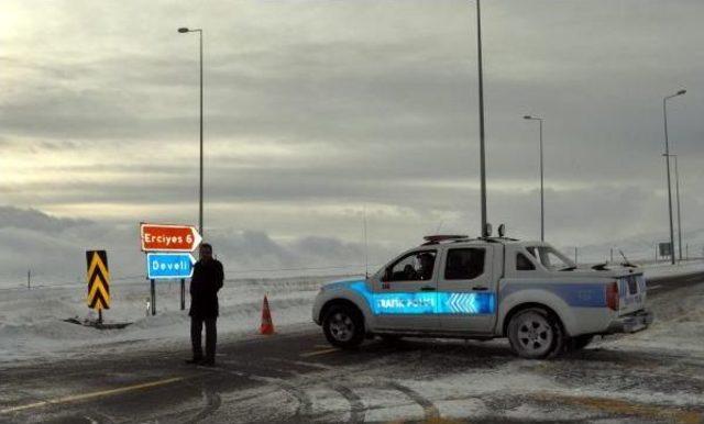 Erciyes'te Tipi Yolları Kapattı