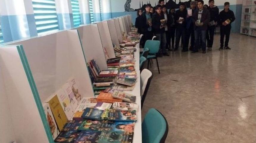 Bilgievi &Ouml;ğrencilerinin Mardinli &Ouml;ğrencilere Hediye Kitap