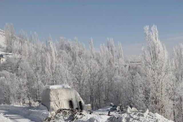 Başkale Buz Tuttu