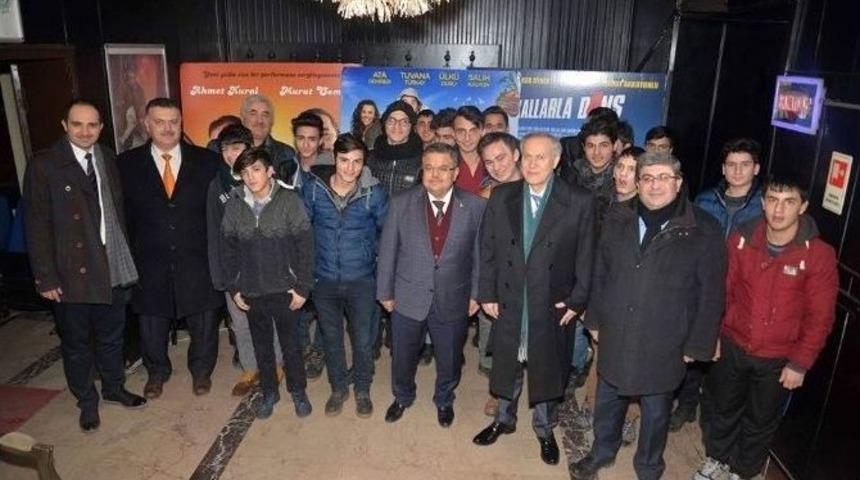 Sevgi Evlerinde Kalan Gen&ccedil;lerle Sinemada Buluşuldu