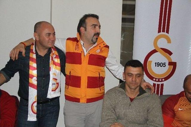 Galatasaraylı Taraftarlardan Emniyet M&uuml;d&uuml;r&uuml; Aşık&rsquo;a Veda Yemeği 2