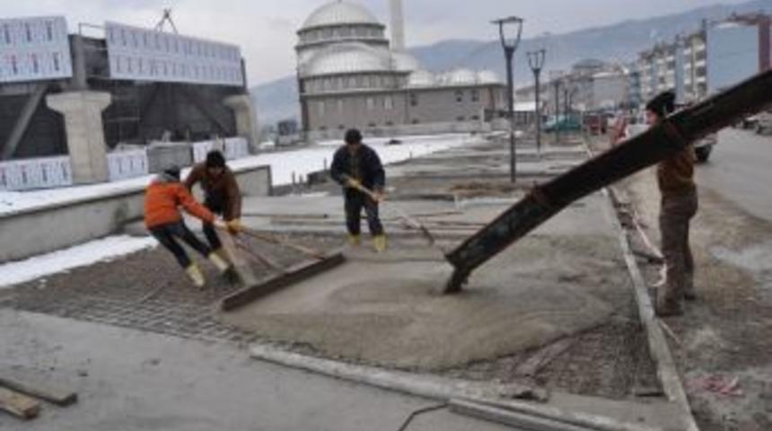Karab&uuml;k Belediyesi&rsquo;nden Kaldırım &Ccedil;alışması