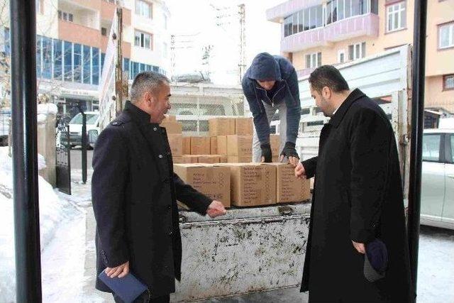 Varto Belediyesi’nden Cami Ve Cemevine Temizlik Malzemesi Yardımı