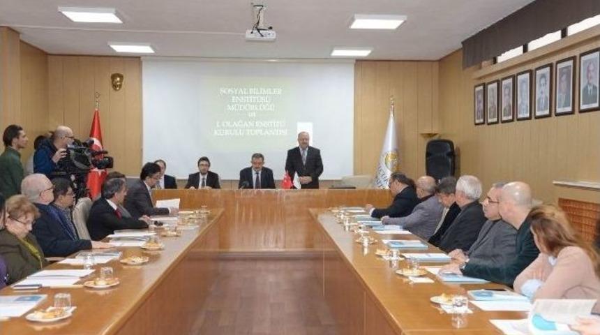 Rekt&ouml;r Şahin, &ldquo;toplumu Yeniden İnşa Etmeliyiz&rdquo;