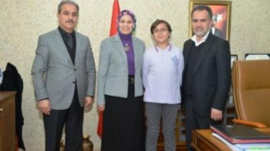 Sınav Birincisi &Ouml;ğrenci İl Milli Eğitim M&uuml;d&uuml;r&uuml; Durmuş&rsquo;u Ziyaret Etti