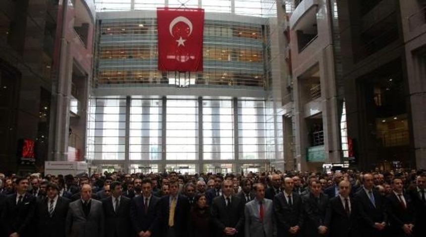İzmir Şehitleri I&ccedil;in İstanbul Adalet Sarayı'nda Saygı Duruşu