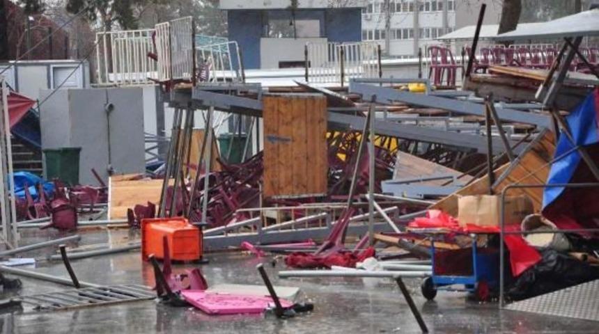 Manisa'da Fırtına T&uuml;rkiye Sirki'ni Vurdu
