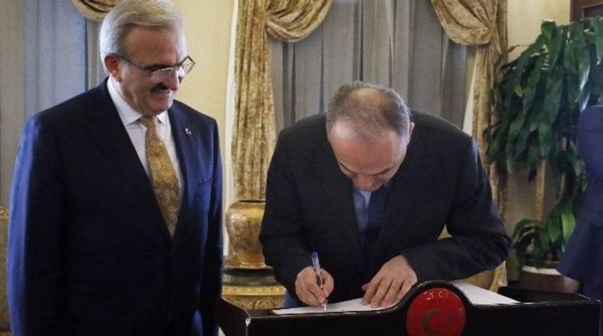 Bakan Özlü Antalya’da