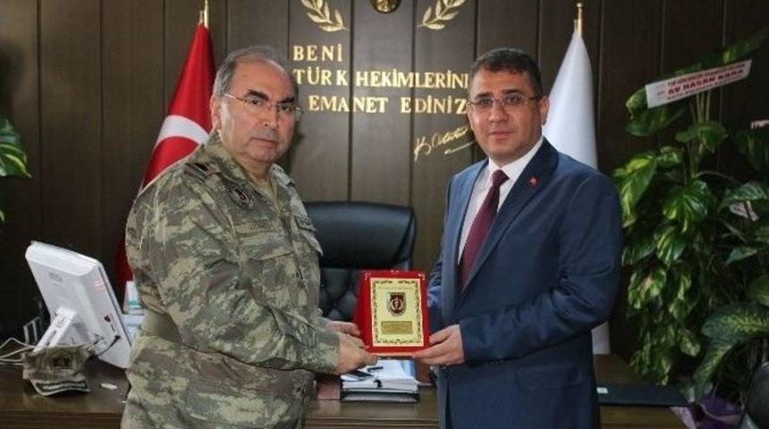 T&uuml;mamiral Bilgi&ccedil;&rsquo;den Dr. Happani&rsquo;ye Plaket