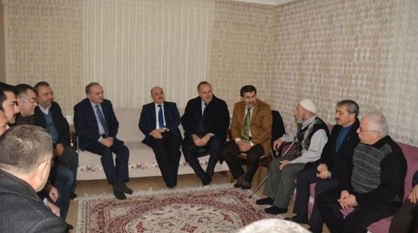 Bakan Faruk &Ouml;zl&uuml;&rsquo;den Keskin Ailesine Taziye Ziyareti